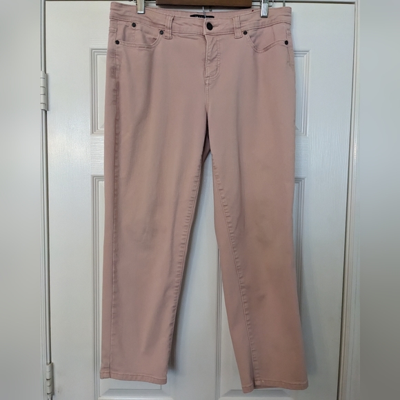 *Sold*ALBOTS Outlet Simply Flattering 5 Pocket Jeans - Picture 2 of 9